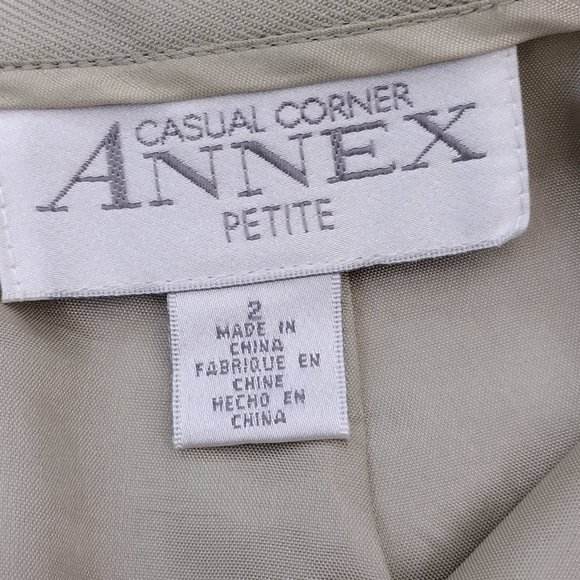 Business or Casual Three-Piece Silk Suit - Picture 14 of 16